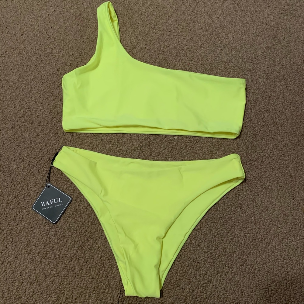 One shoulder bikini